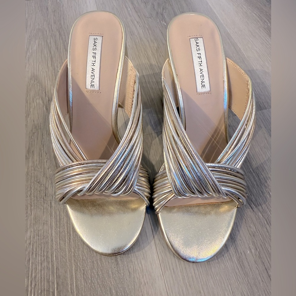 NWOT SAKS FIFTH AVENUE BLOCK HEELS SIZE 5